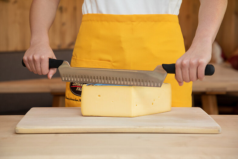 Doppelgriffmesser für cremigen Schnittkäse