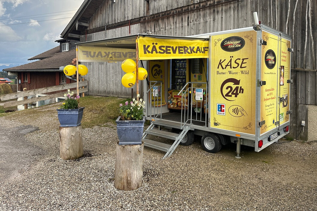 Leckere Käsespezialitäten aus Bergbauern Heumilch am Käseautomat in Attlesse 