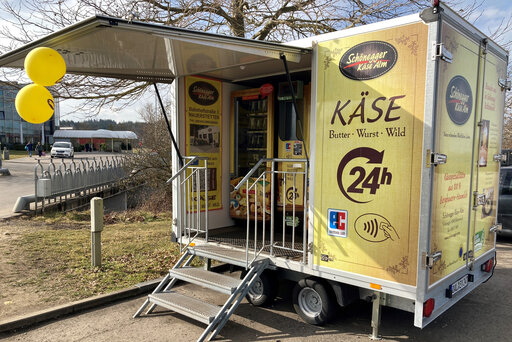 Käseverkaufsautomat auf dem Parkplatz der Therme Bad Wörishofen