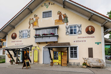 Käsealm mit leckeren Käsespezialitäten sowie Käseautomat in Wertach im Allgäu