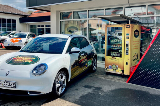 Schönegger Käseautomat mit leckeren Heumilchspezialitäten am Autohaus Fimpel in Amtzell