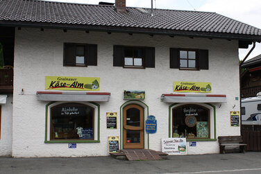 Schönegger Käseverkaufsladen in Grainau mit leckeren Heumilchspezialitäten