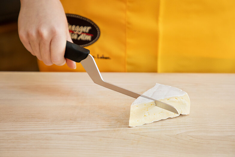 Weichkäsemesser für cremige Weichkäse wie Camembert oder Wäldertraum