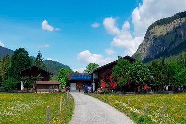 schönes Landhaus direkt vor den Oberstdorfer Bergen und einem schönen bunten Garten